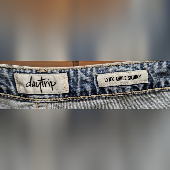 DayTrip 32 Lynx Ankle Skinny Distressed Jeans - Picture 9 of 9
